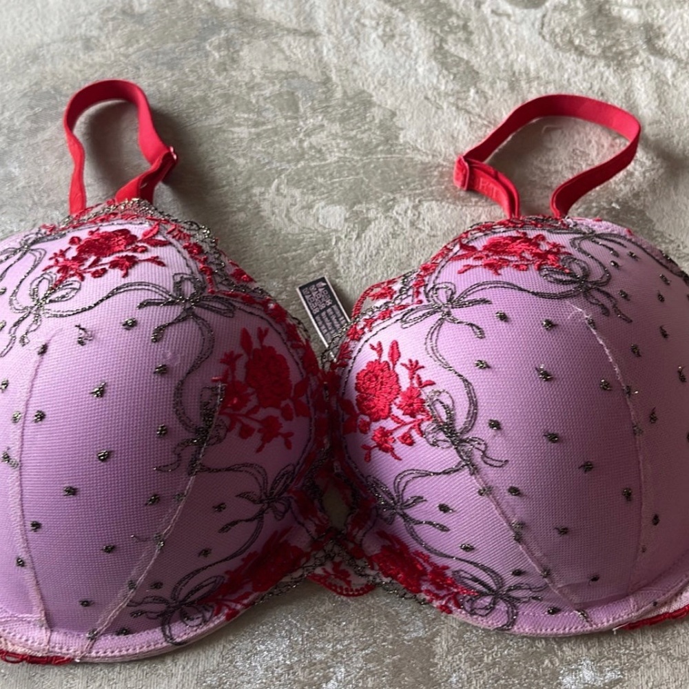 New Victoria’s Secret Push up bra New without tags